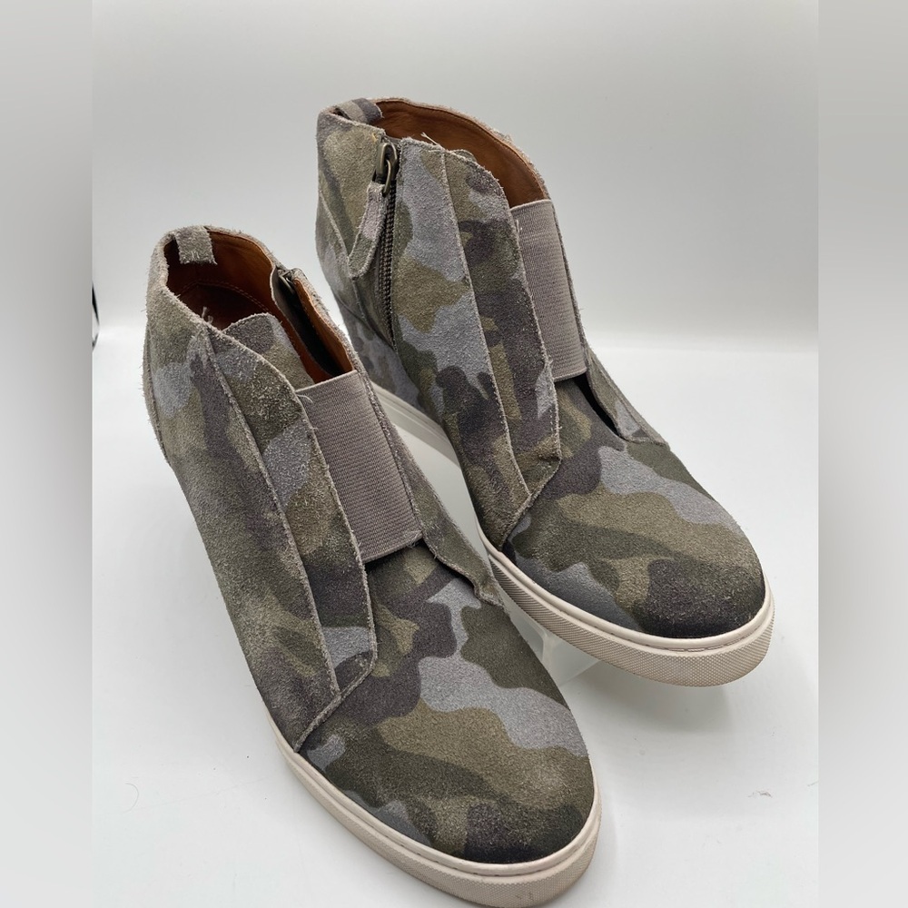 Linea Paolo Felicia suede gray camo Hidden wedge bootie sneaker size 8